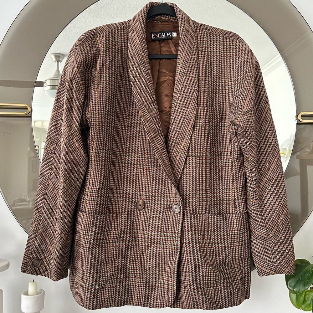 Incredible Escada tweed 100% wool jacket, Size 36.